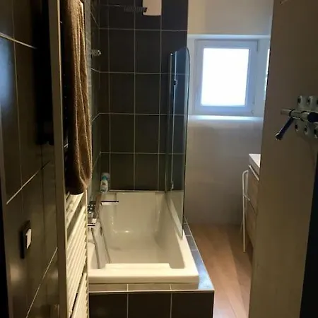 La Vie Hors Chateau *