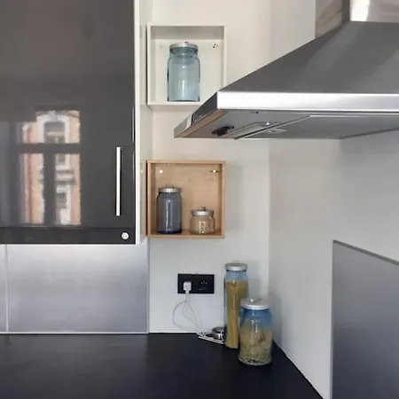 La Vie Hors Chateau *