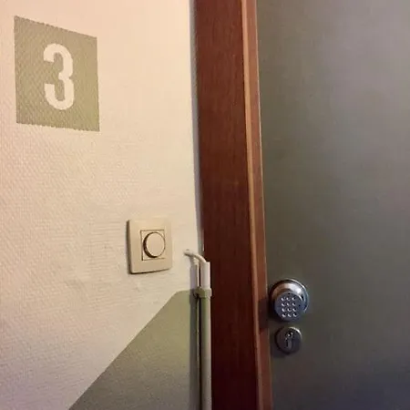 La Vie Hors Chateau *