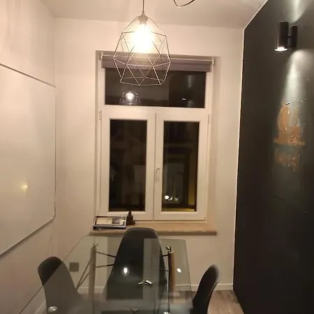 La Vie Hors Chateau * Lieja